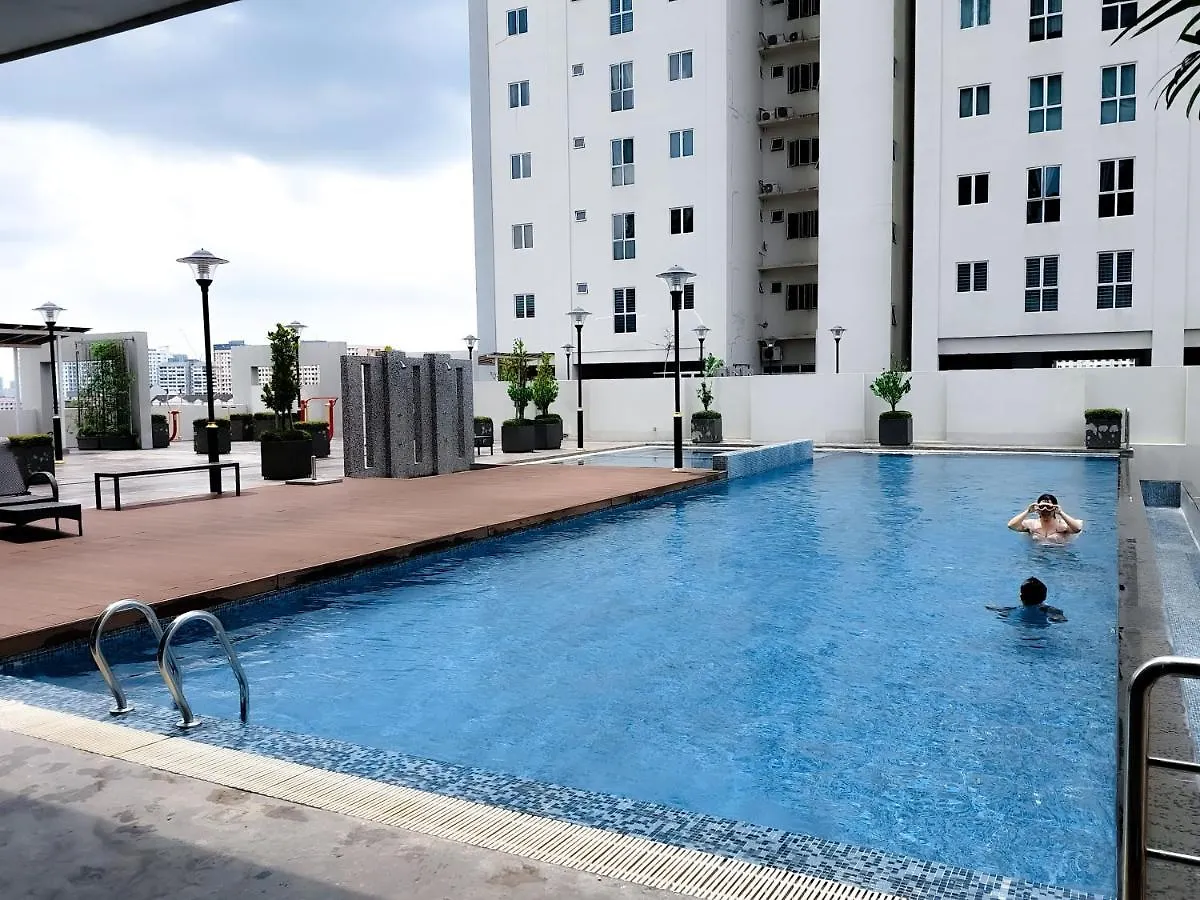 Strait Garden Family Suites By Maj Jelutong