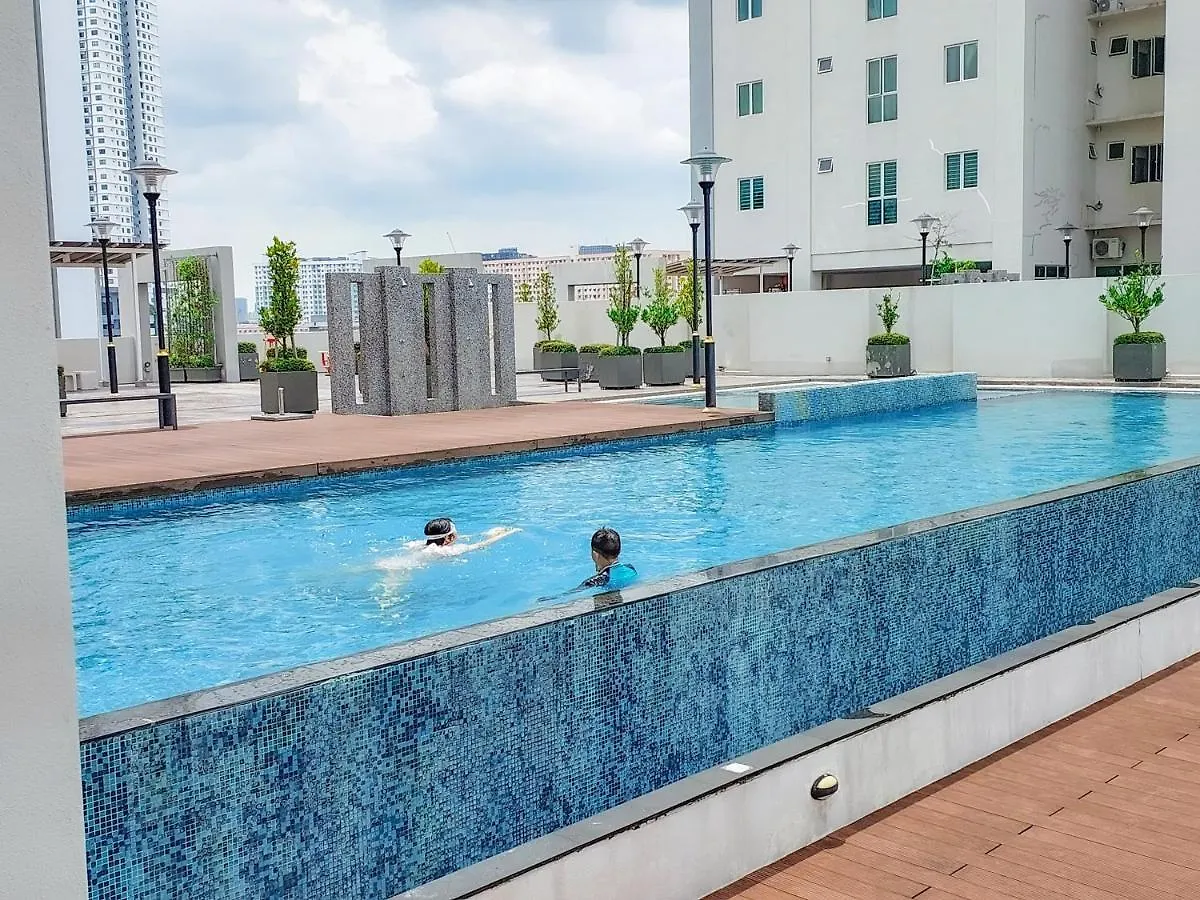 Apartment Strait Garden Family Suites By Maj Jelutong