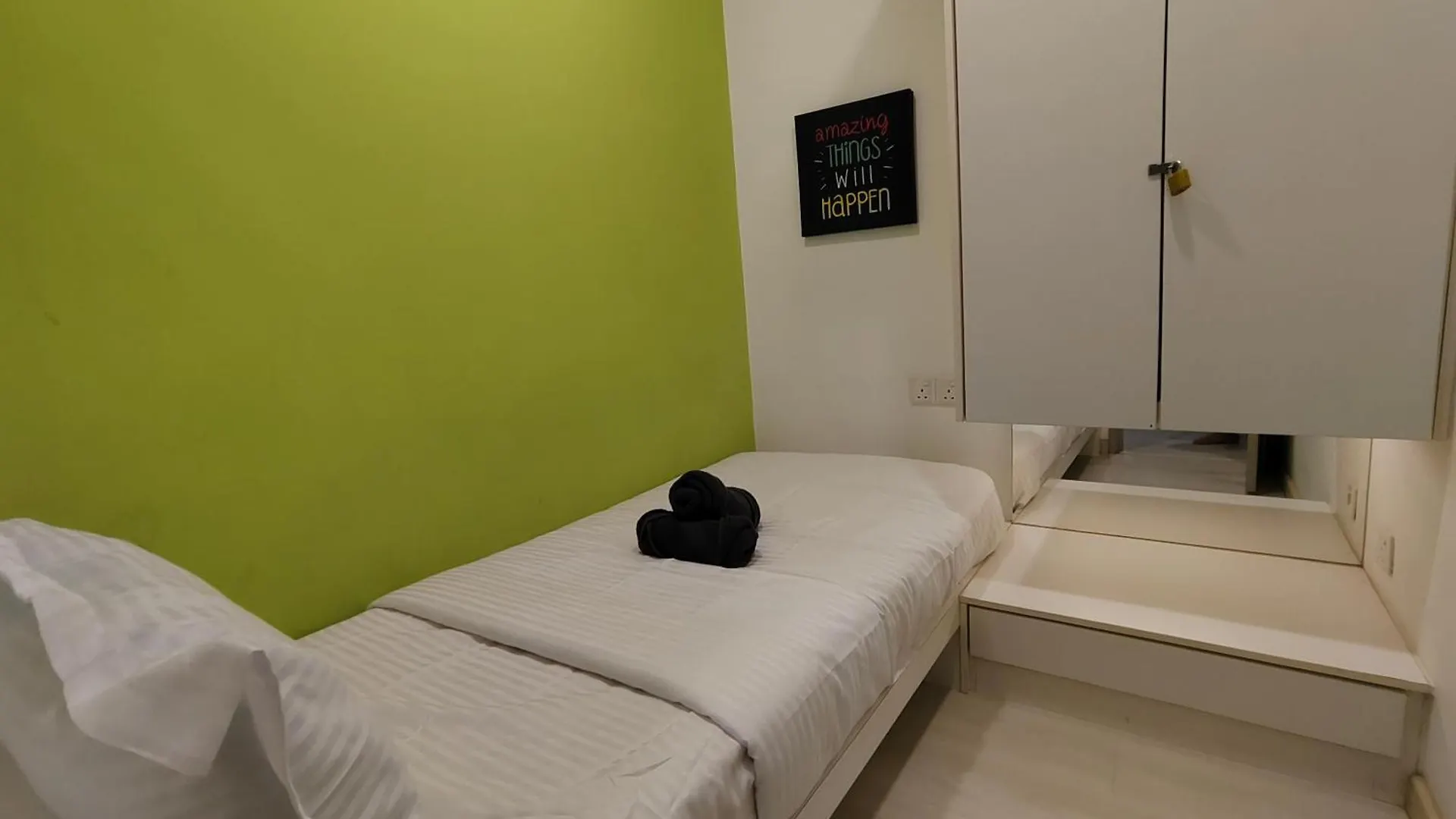 Strait Garden Family Suites By Maj Jelutong 0*,